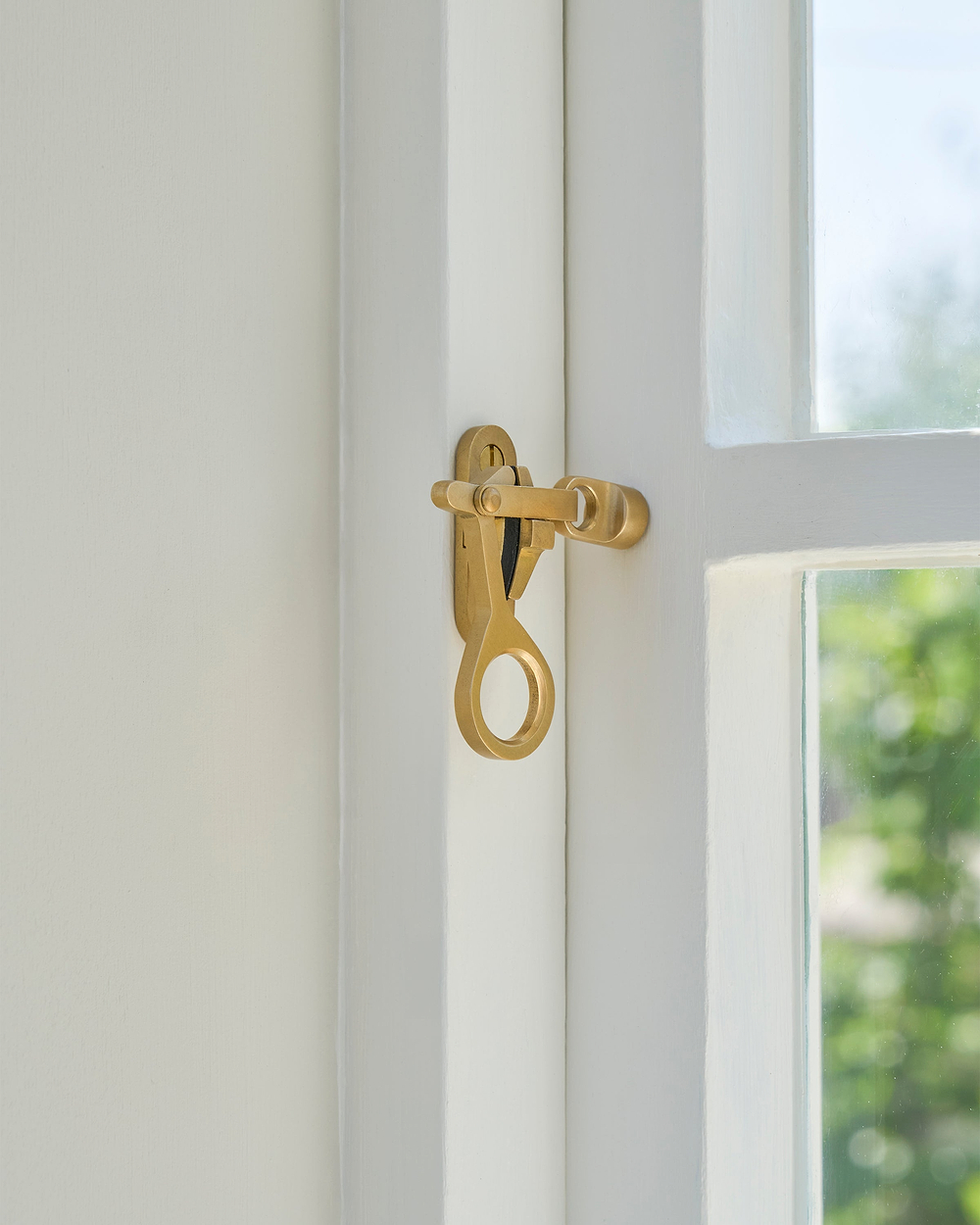 Southbank Skandinavischer Fensterriegel – Antikes Messing