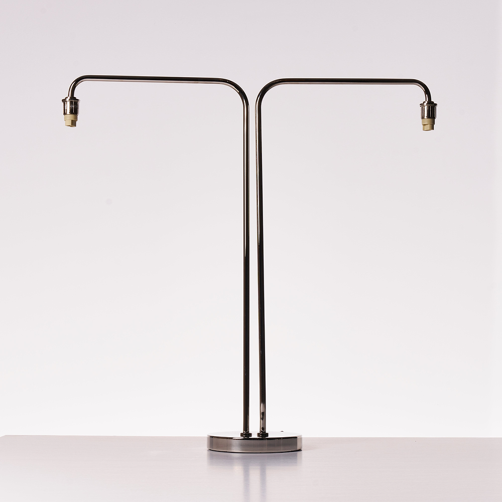 Cotswold Lampa för skrivbord (dubbel) – Polerad nickel