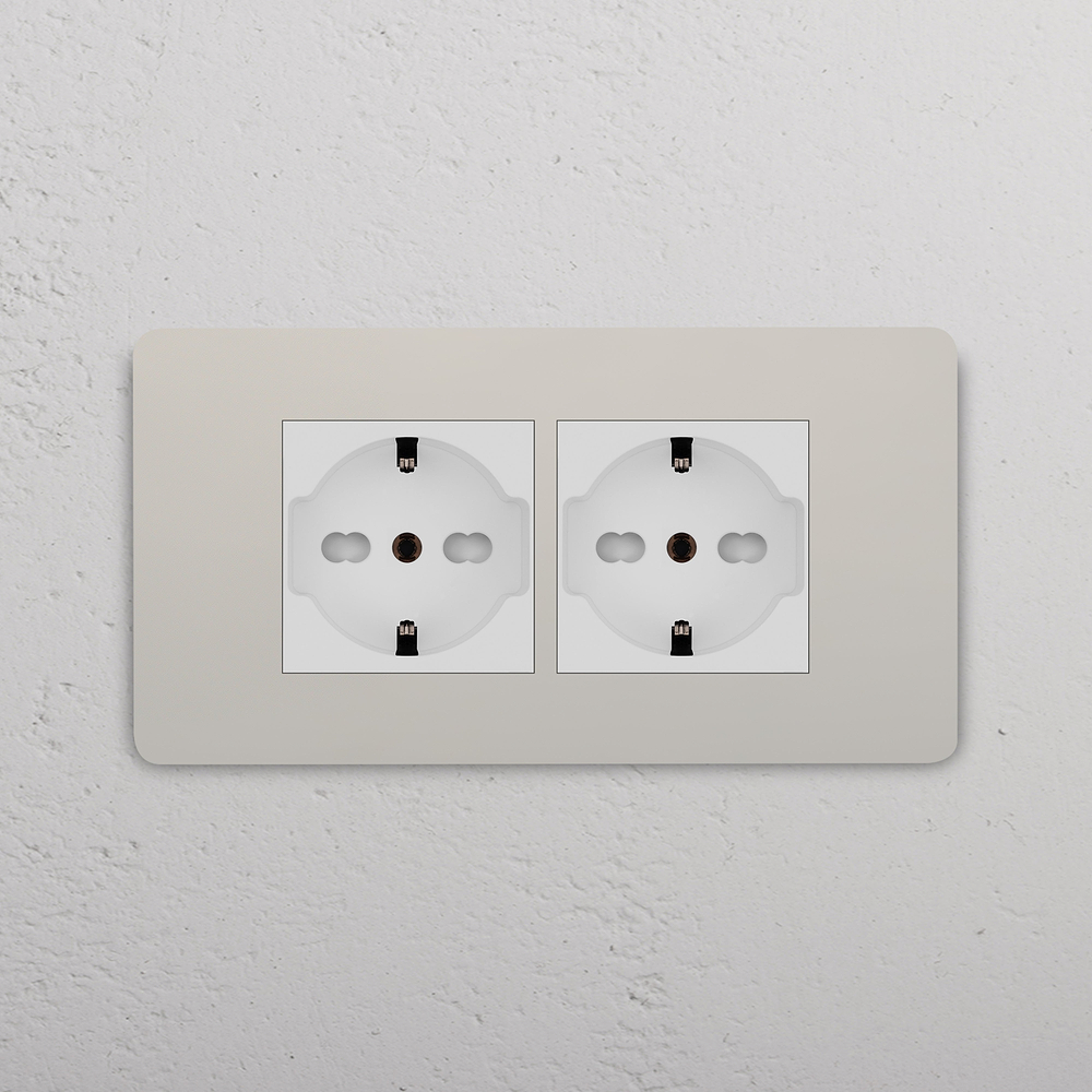Grove 4-Module 2x Schuko/Bipasso-Steckdose – Poliertes Nickel | Weiß
