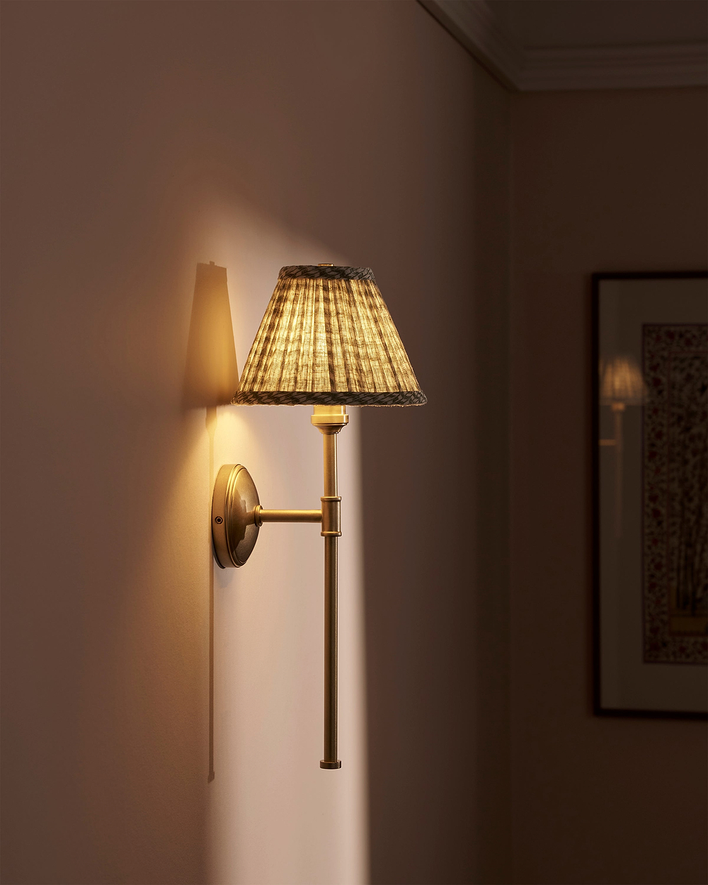 Cotswold Wall Light Pleated Moss Green – Antique Brass