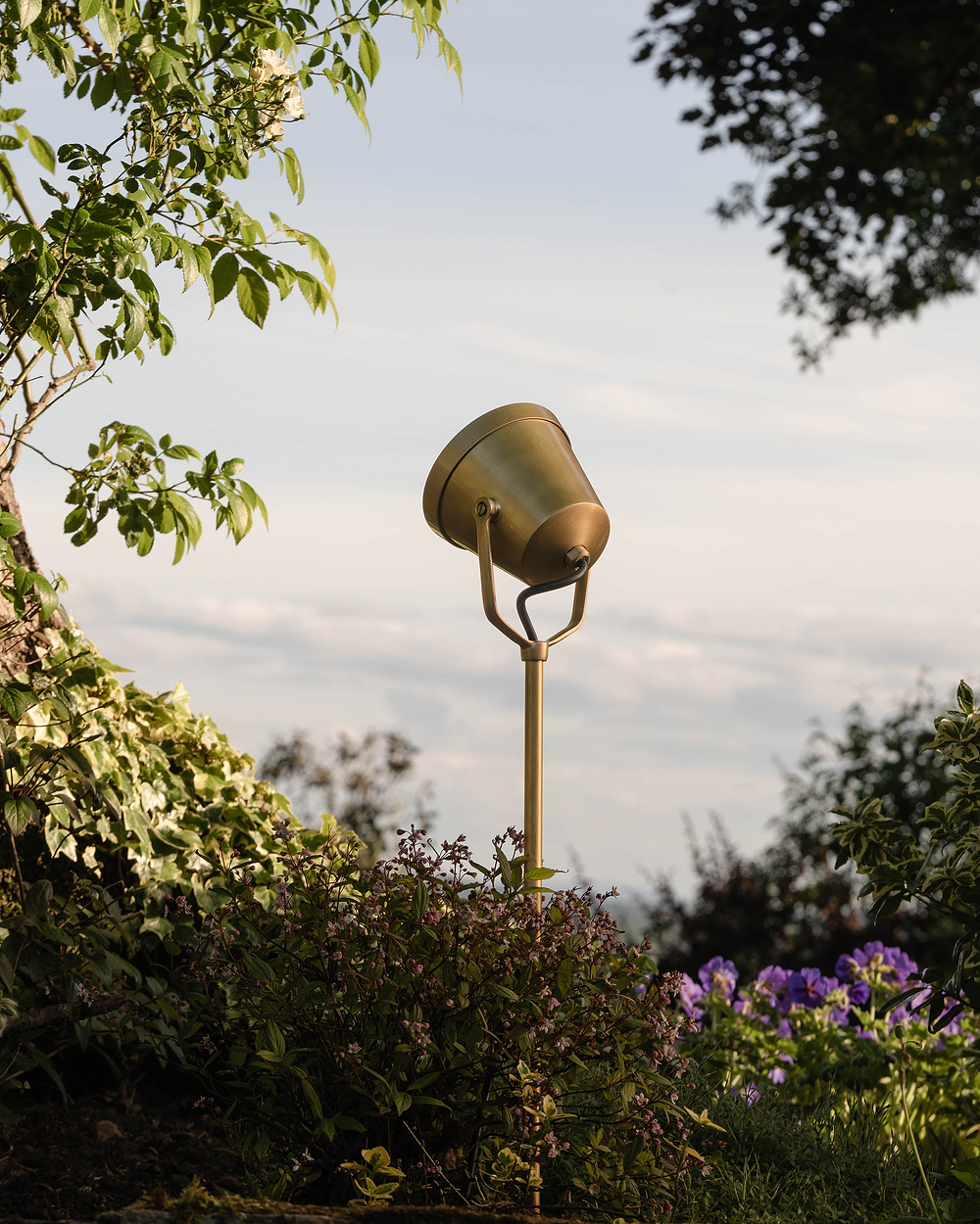 Cambridge Ground Floodlight – Antique Brass