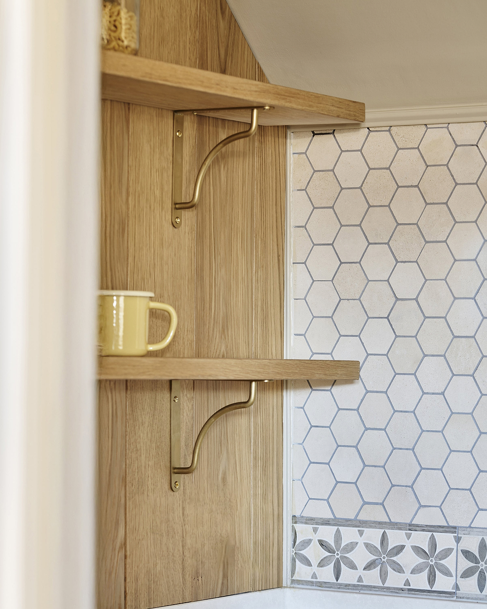 Kilburn Shelf Bracket 150mm - Antique Brass