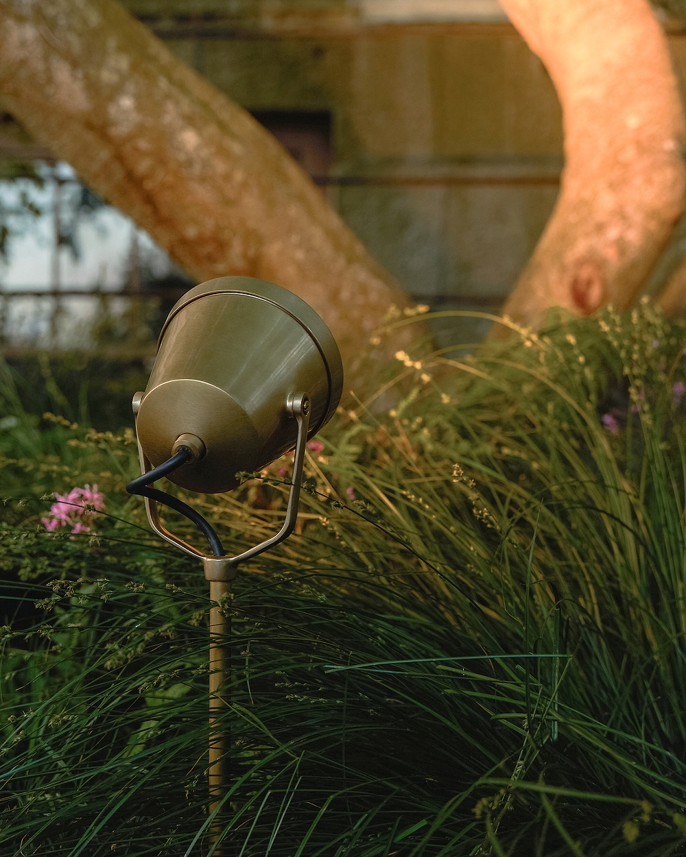 Cambridge Ground Floodlight – Antique Brass