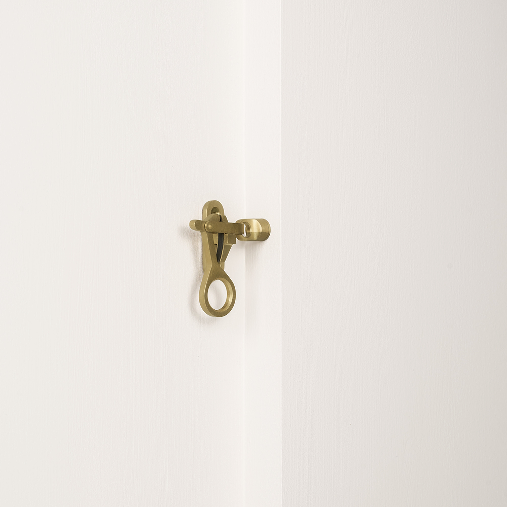Southbank Skandinavischer Fensterriegel – Antikes Messing