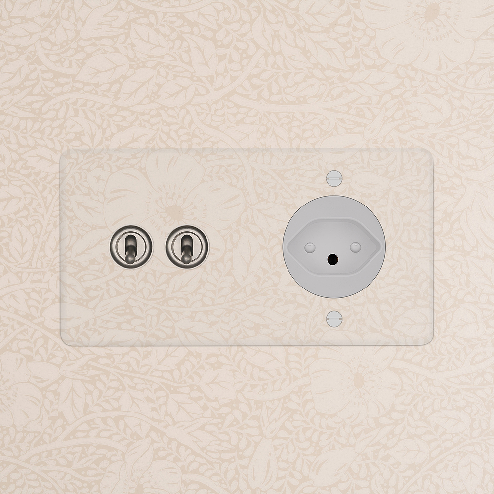 Kew Interrupteur à Levier x2 & Prise Suisse Type J (Plaque Double) – Nickel Poli à Transparence | Blanc