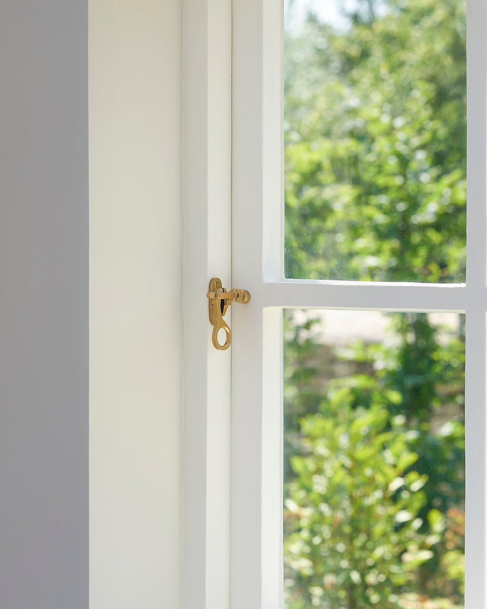 Southbank Skandinavischer Fensterriegel – Antikes Messing