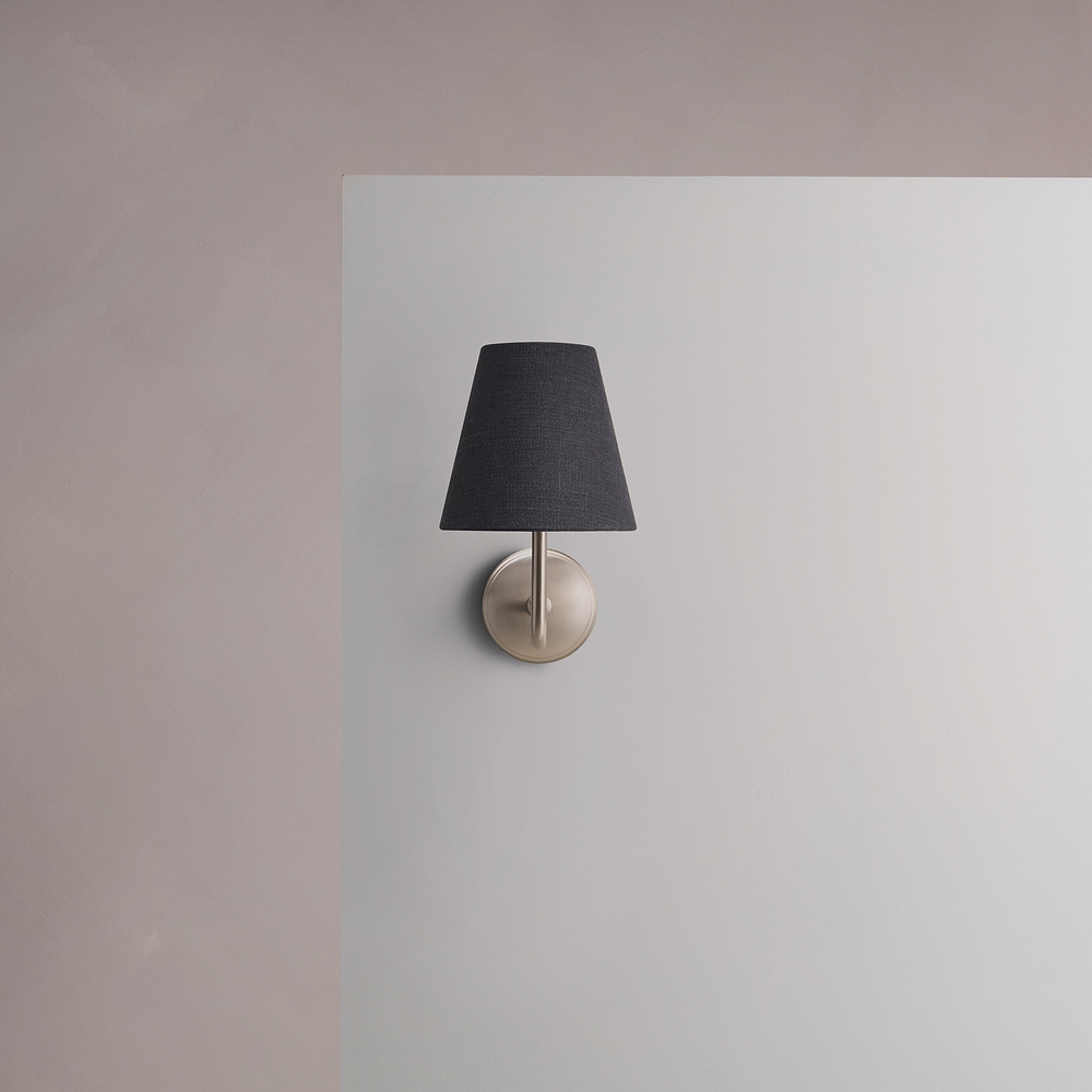Malvern Kleine Wandleuchte Basaltgrau – Satinnickel