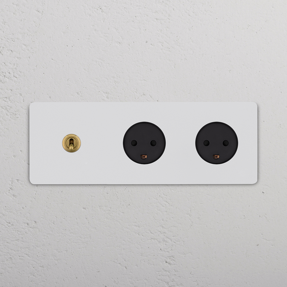 Grove Interruptor de palanca triple y 2 enchufes daneses tipo K – Latón antiguo y pintable | Negro
