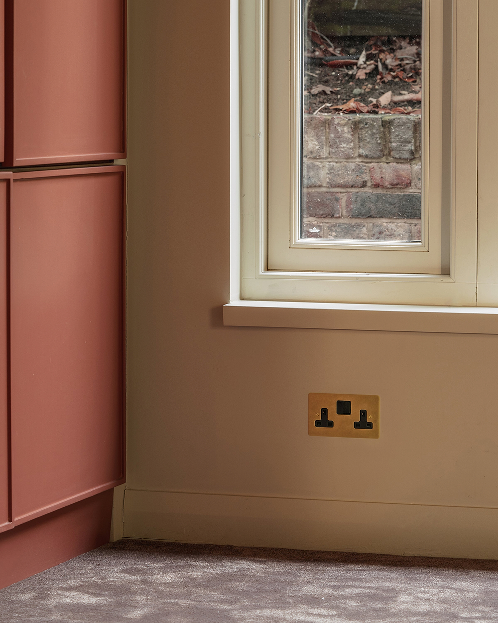Double Socket - Antique Brass | Black