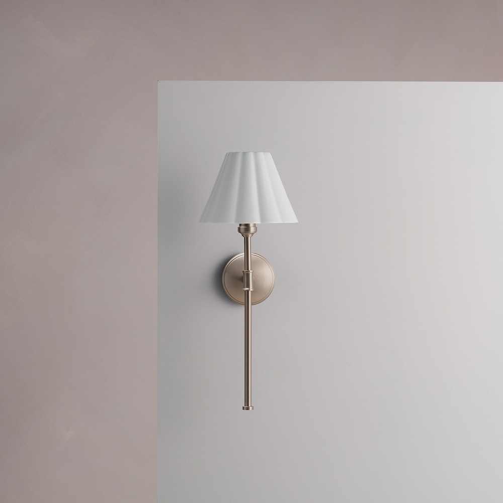 Cotswold Vägglampa, Porslin – Borstad Nickel