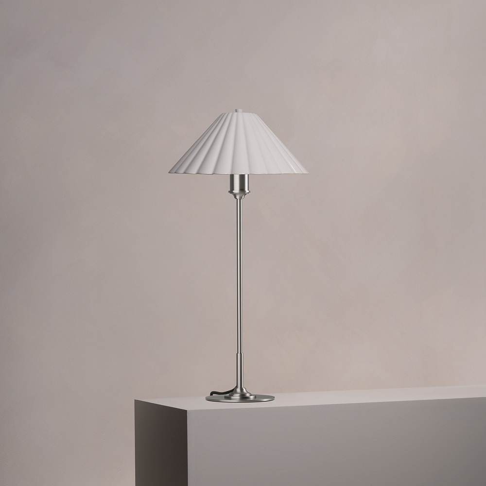 Cotswold średnia lampa stołowa z delikatną porcelaną – Satynowy nikiel