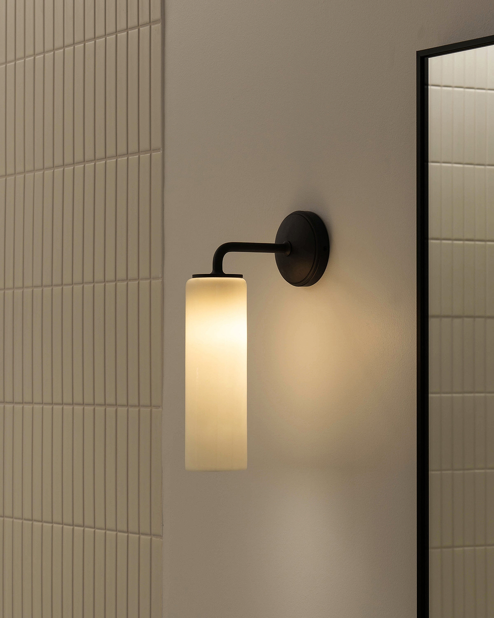 Claremont Small Wall Light Fine Porcelain - Bronze