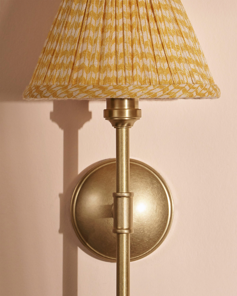 Cotswold Wall Light Pleated Flaxen Yellow – Antique Brass
