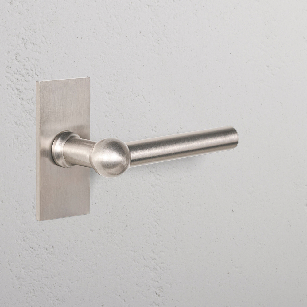 Harper Poignée de Porte Fixe à Plaque Courte – Nickel Satiné