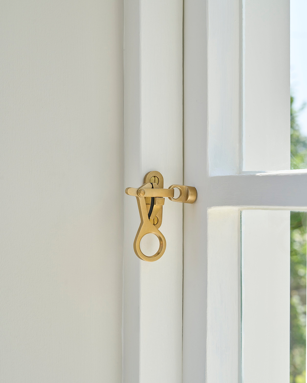 Southbank Skandinavischer Fensterriegel – Antikes Messing