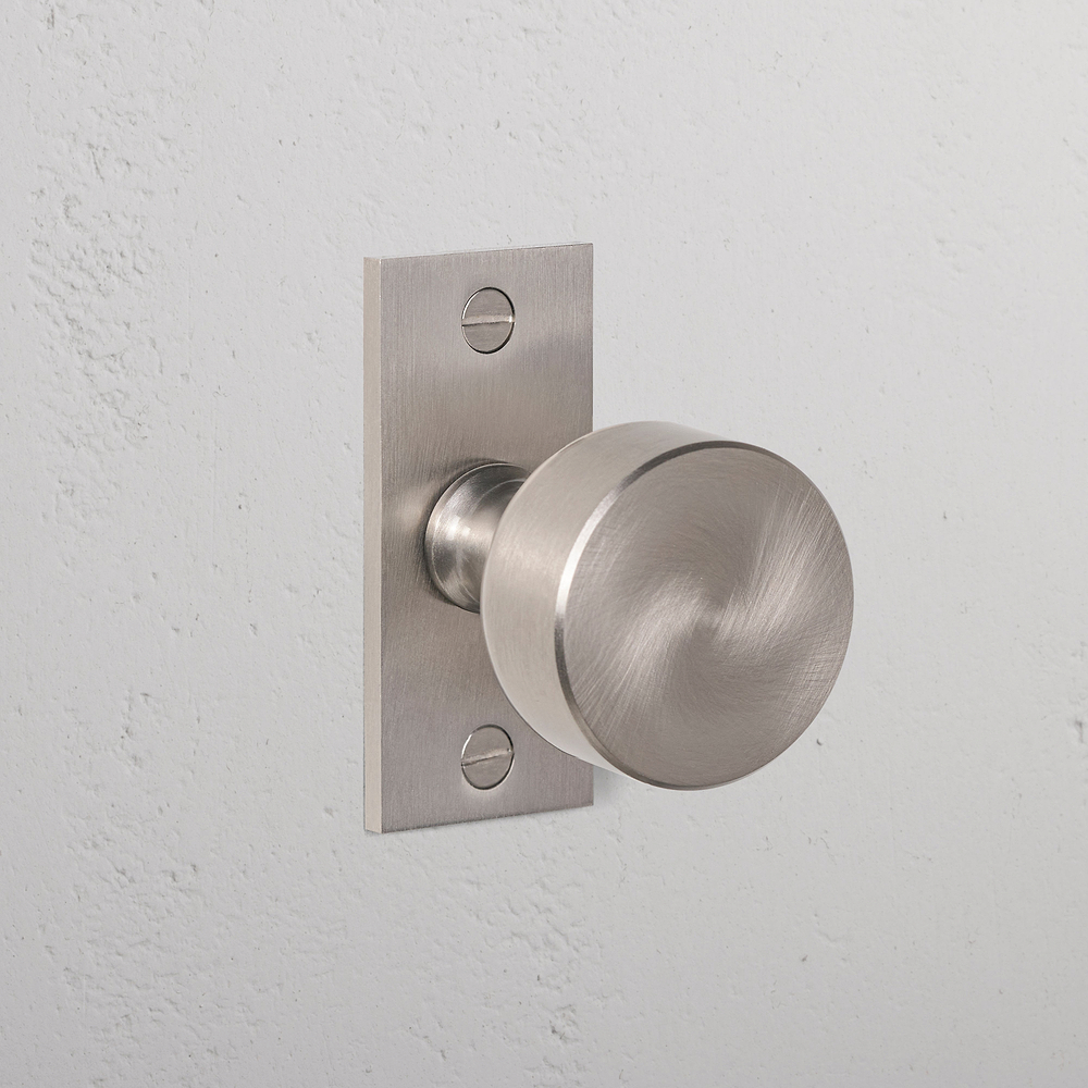 Onslow Short Plate Fixed Door Knob – Satin Nickel