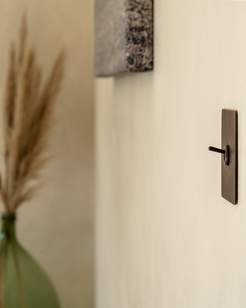 Kew Single Toggle Switch - Bronze