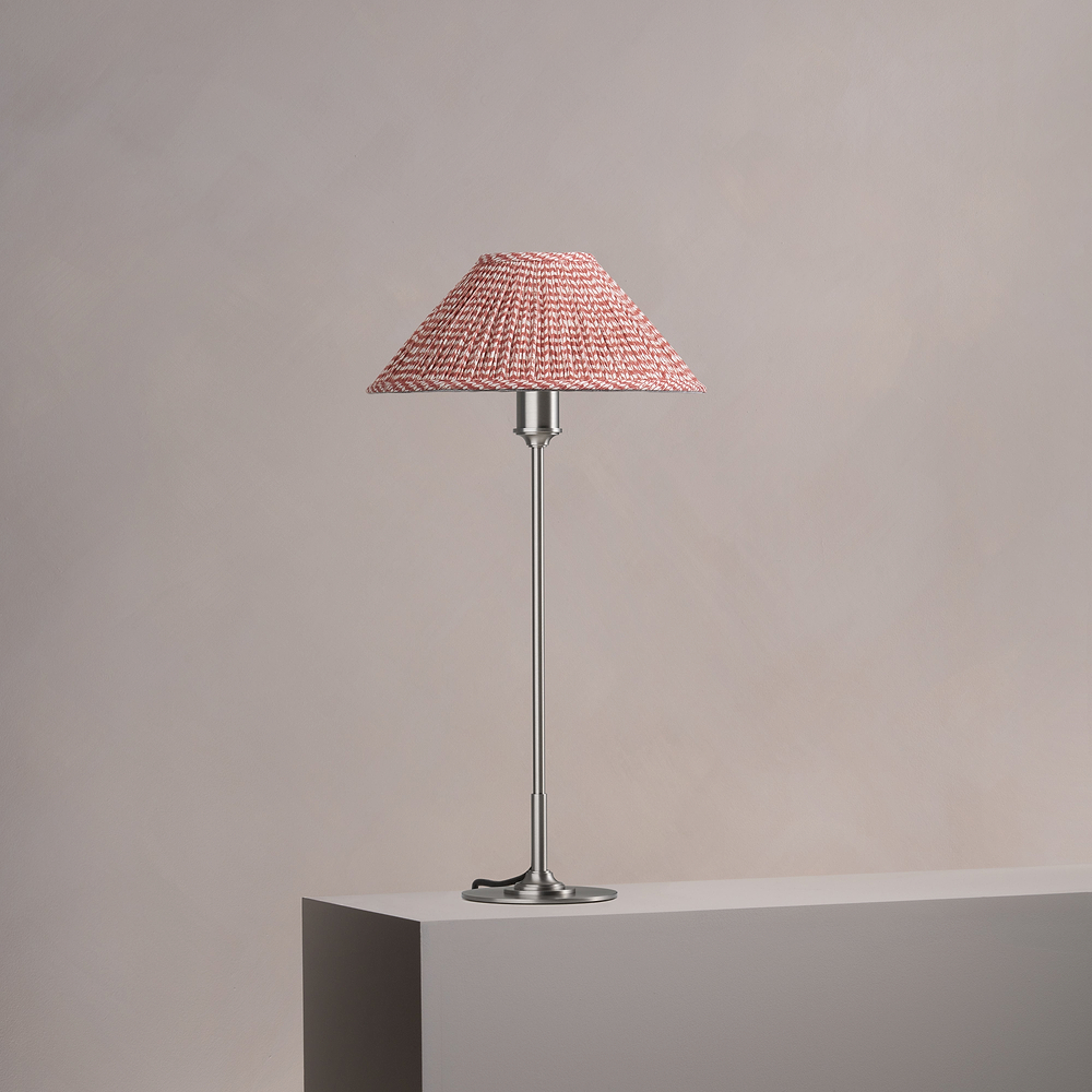 Cotswold Medium Bordslampa, Plisserad Terrakottaröd – Borstad Nickel