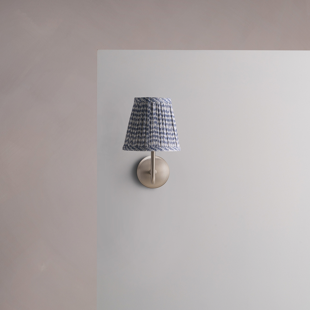 Malvern Kleine Wandlamp Geplooid Leiblauw – Satijnnikkel