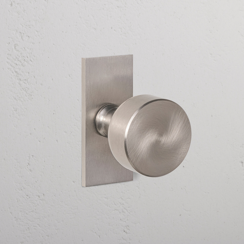 Onslow Short Plate Fixed Door Knob – Satin Nickel