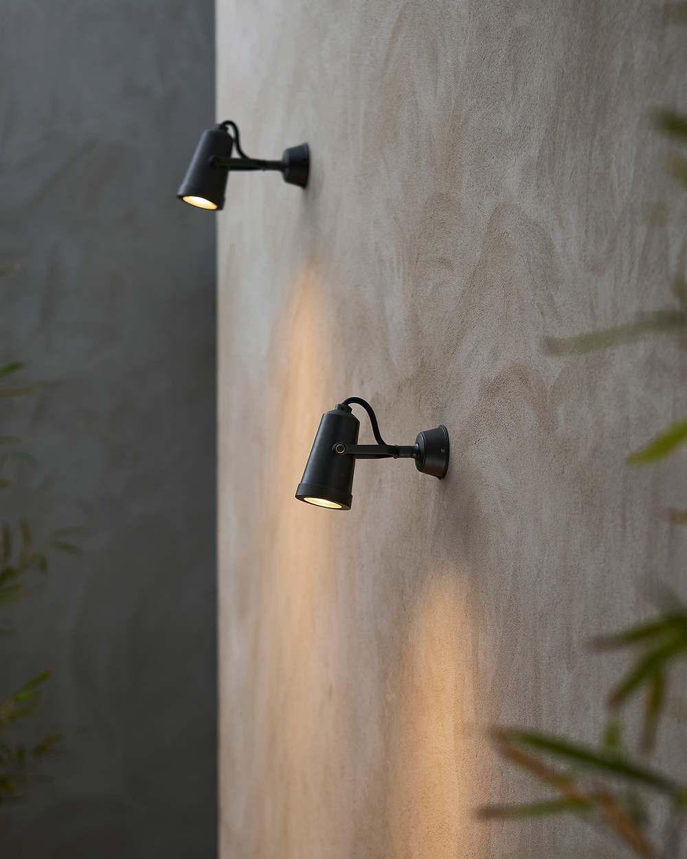 Cambridge Wall Spotlight 24V – Bronze