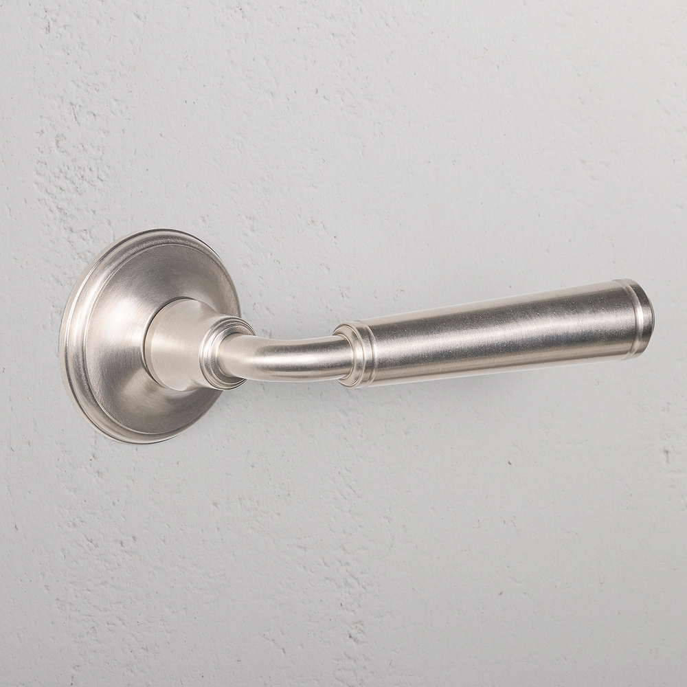Digby Geveerde Deurklink – Satijnnikkel