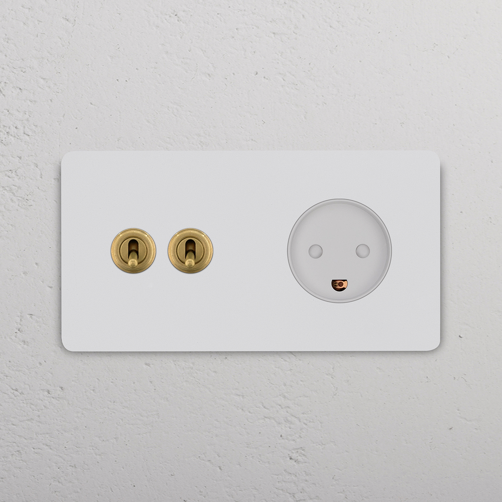 Grove Interruptor de palanca doble (2x) y enchufe danés tipo K – Latón antiguo y pintable | Blanco