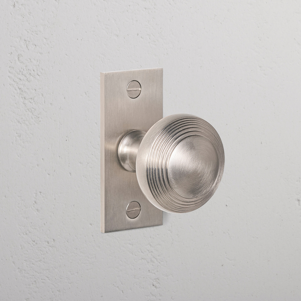 Poplar Short Plate Sprung Door Knob – Satin Nickel