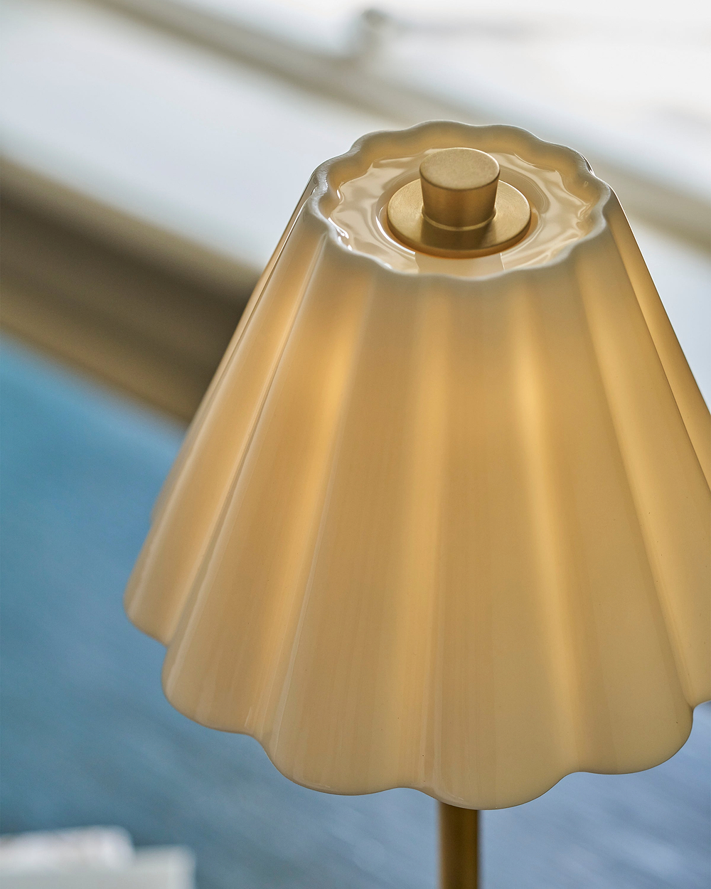 Cotswold Rechargeable Table Lamp Fine Porcelain – Antique Brass