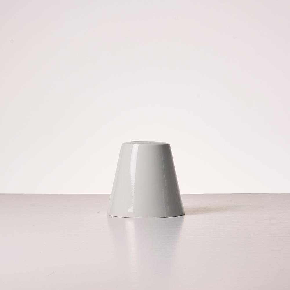 Richmond Medium Shade – Fine Porcelain