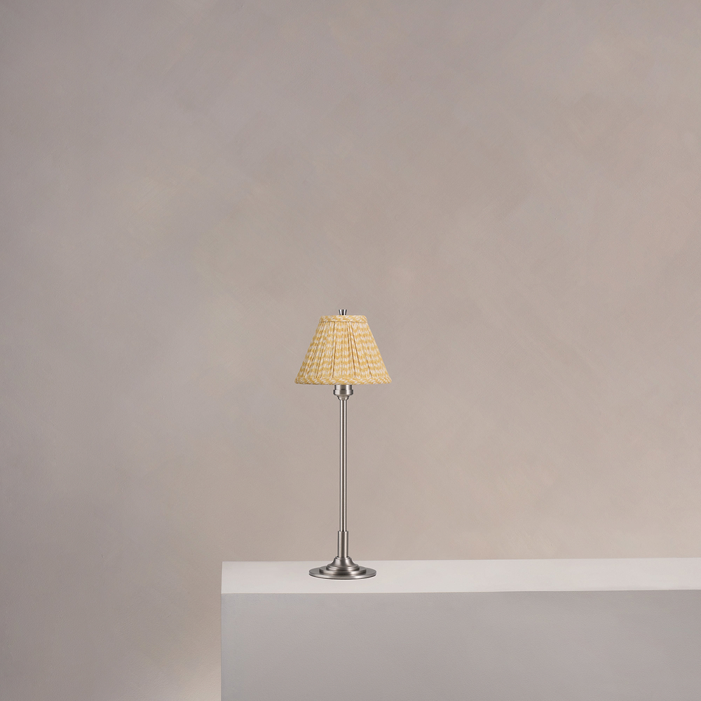 Cotswold Liten Bordslampa, Plisserad Lingul – Borstad Nickel