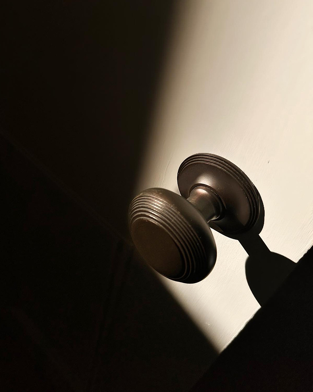 Poplar Passage Door Knob Set - Bronze