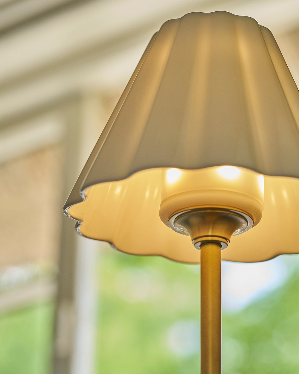 Cotswold Rechargeable Table Lamp Fine Porcelain – Antique Brass
