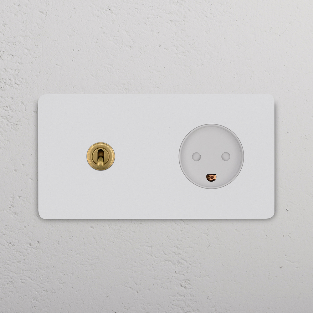 Grove Interruptor de palanca doble y enchufe danés tipo K – Latón antiguo y pintable | Blanco