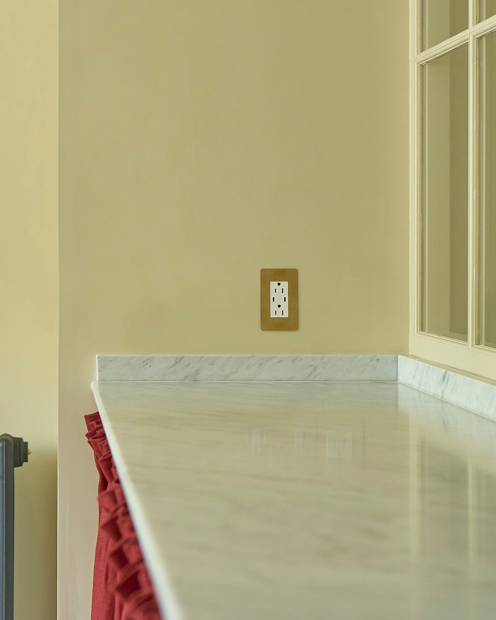 Kew 1G 15A USB Outlet - Antique Brass White