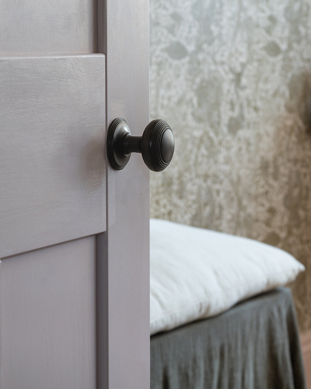 Poplar Sprung Door Knob - Bronze