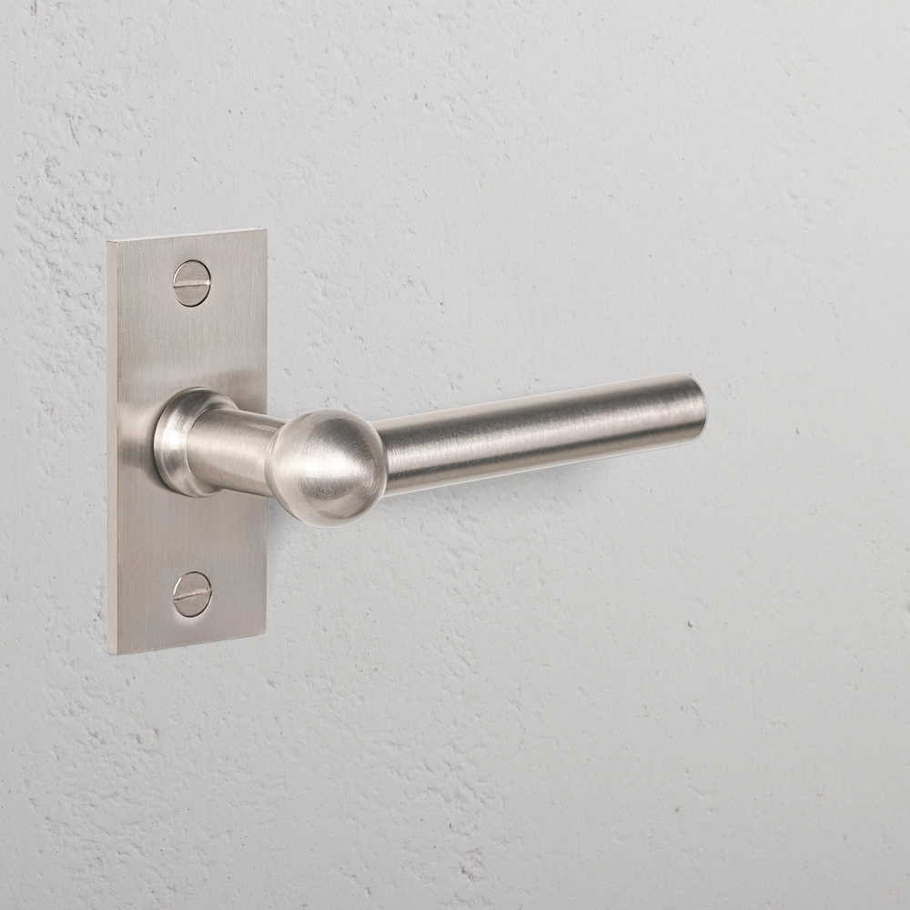 Harper Poignée de Porte à Ressort à Plaque Courte – Nickel Satiné