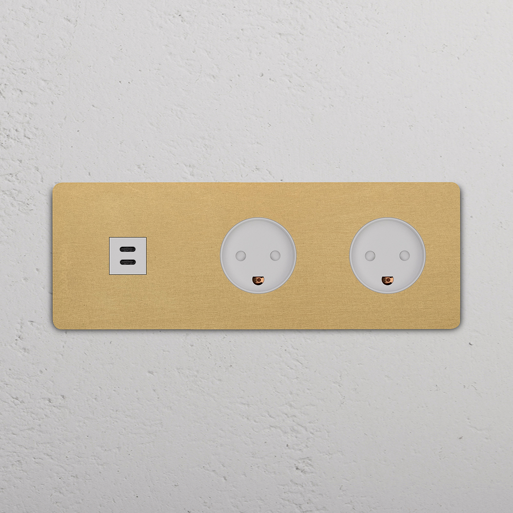 Grove Presa USB-C 30W & Danese Tipo K 2x Tripla - Ottone antico | Bianco