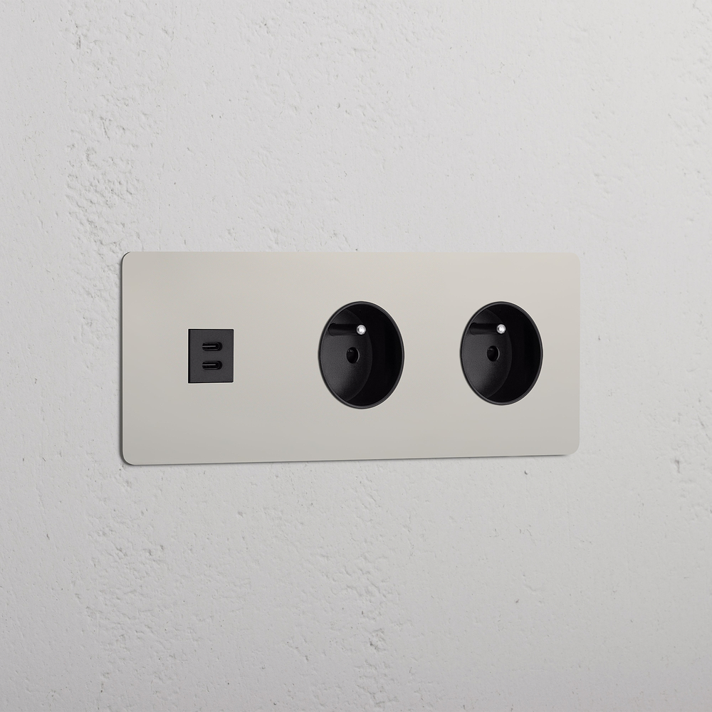 Kew USB-C-Anschluss (30 W) 1x + Französischer/Belgischer Steckdoseneinsatz (Typ E) 2x in Dreifachrahmen – Poliertes Nickel | Schwarz