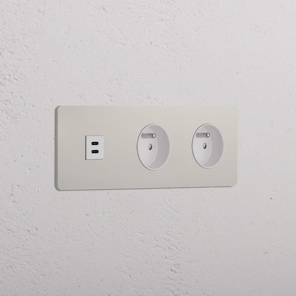 Grove USB-C-Anschluss (30 W) 1x + Französischer/Belgischer Steckdoseneinsatz (Typ E) 2x in Dreifachrahmen – Poliertes Nickel | Weiss