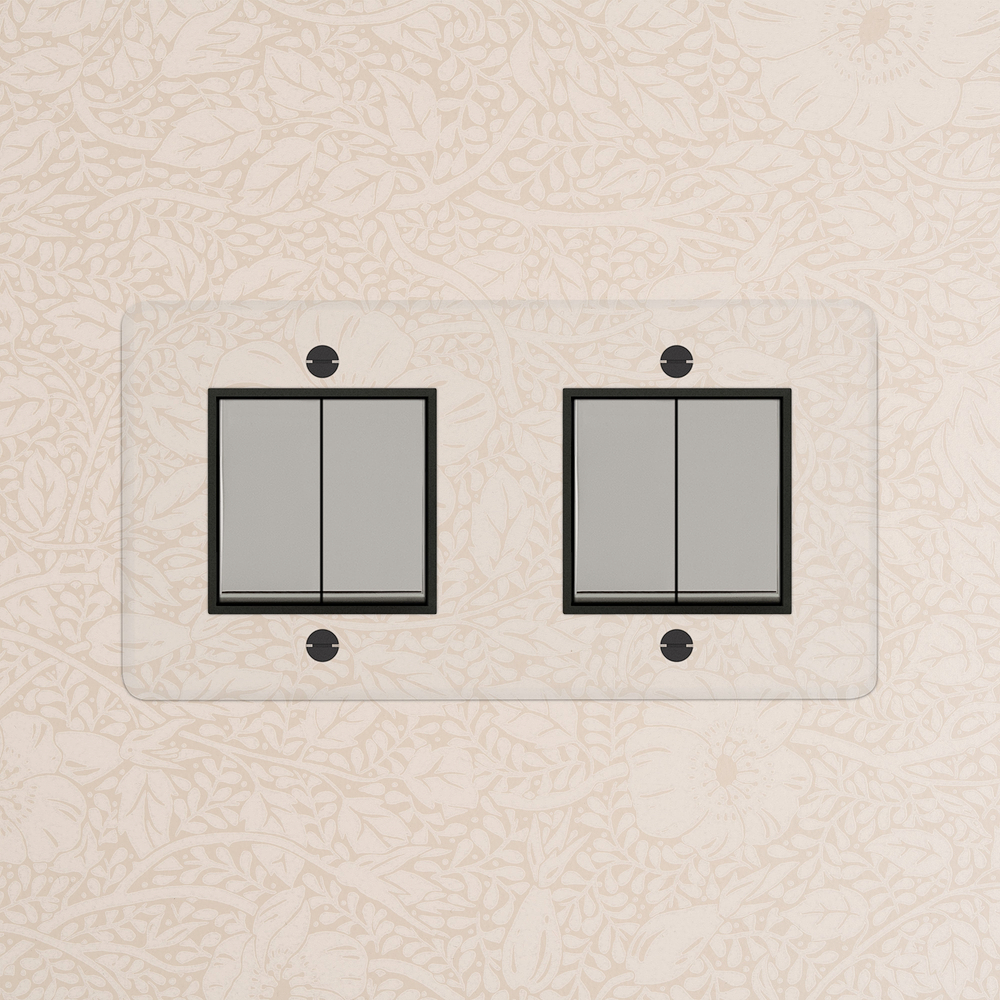Kew Interrupteur Carré x4 (Plaque Double) – Nickel Poli à Transparence | Noir