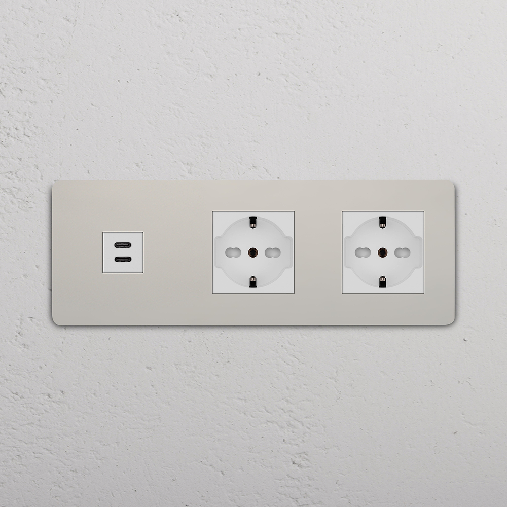 Grove USB-C-Anschluss (30 W) 1x + SchuKo-/Bipasso-Steckdoseneinsatz 2x in Dreifachrahmen – Poliertes Nickel | Weiss