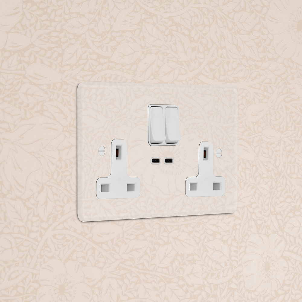 Double Socket & USB-C Fast Charge - Clear | White