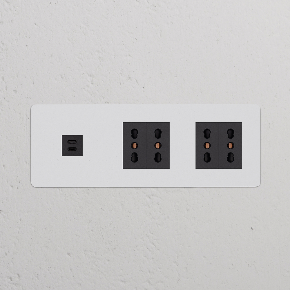 Kew USB-C-Anschluss (30 W) 1x + Bipasso-Steckdoseneinsatz 4x in Dreifachrahmen – Lackierbar | Schwarz