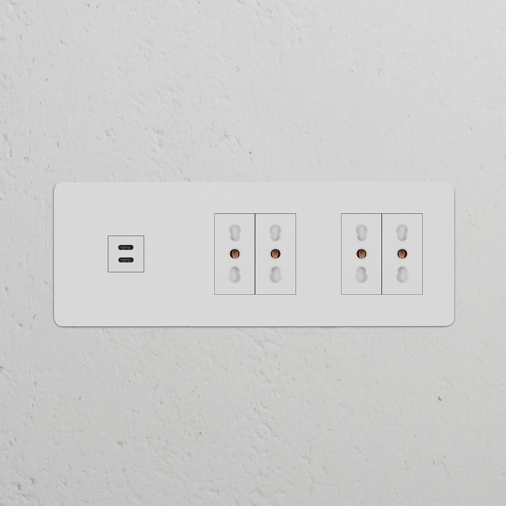Kew USB-C-Anschluss (30 W) 1x + Bipasso-Steckdoseneinsatz 4x in Dreifachrahmen – Lackierbar | Weiss