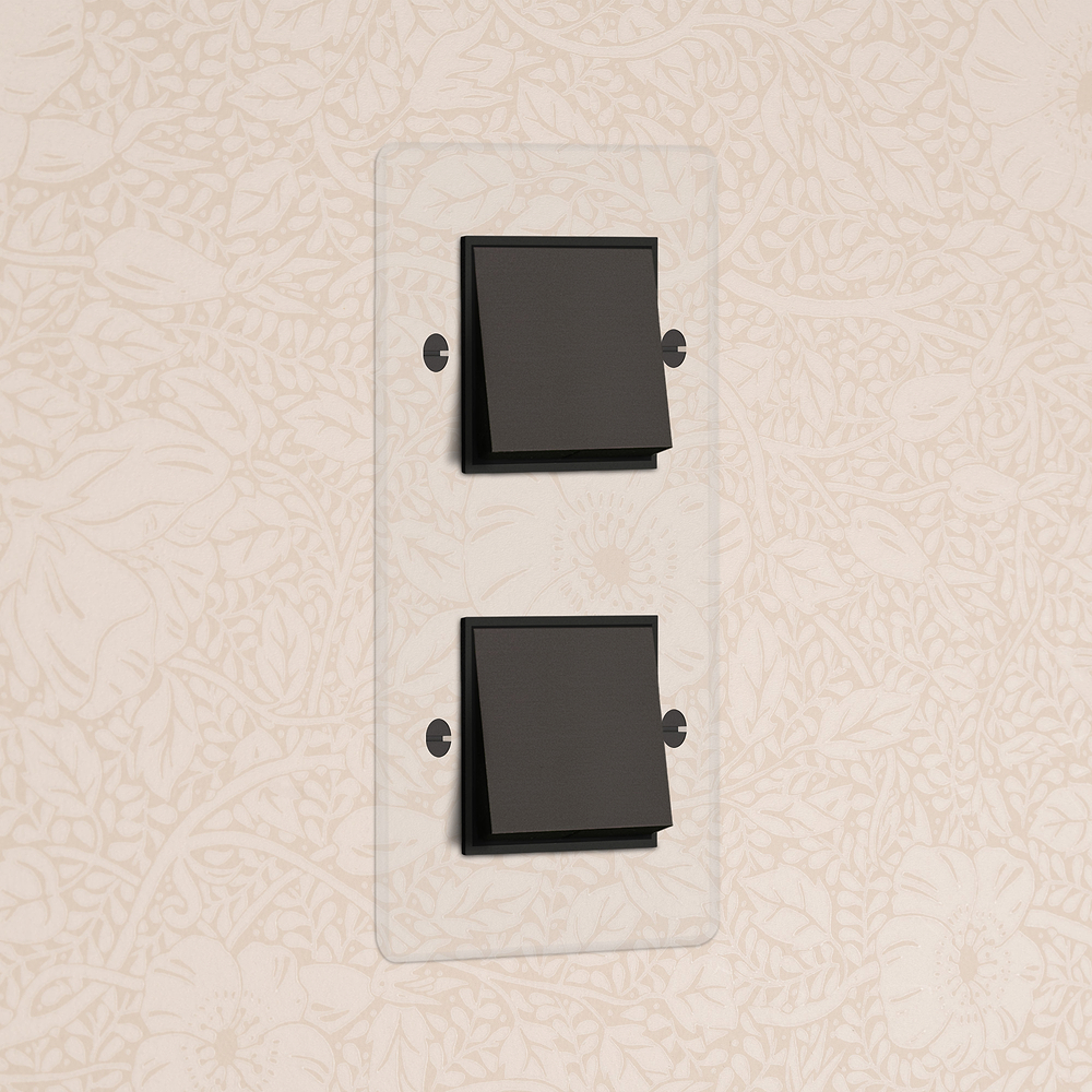 Kew Wippschalter 2x in vertikalem Zweifachrahmen – Transparent Bronze | Schwarz