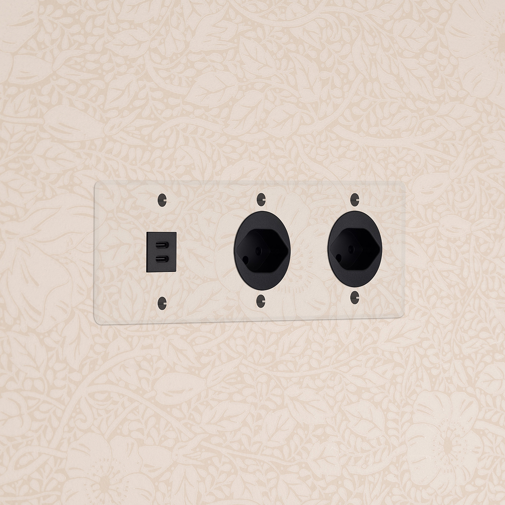 Kew USB-C-Anschluss (30 W) 1x + Schweizer Steckdoseneinsatz (Typ J) 2x in Dreifachrahmen – Transparent | Schwarz