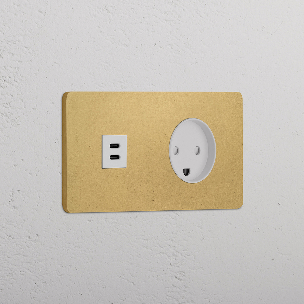 Grove USB-C-Anschluss (30 W) + Dänischer Steckdoseneinsatz (Typ K) je 1x in Zweifachrahmen – Antikes Messing | Weiss