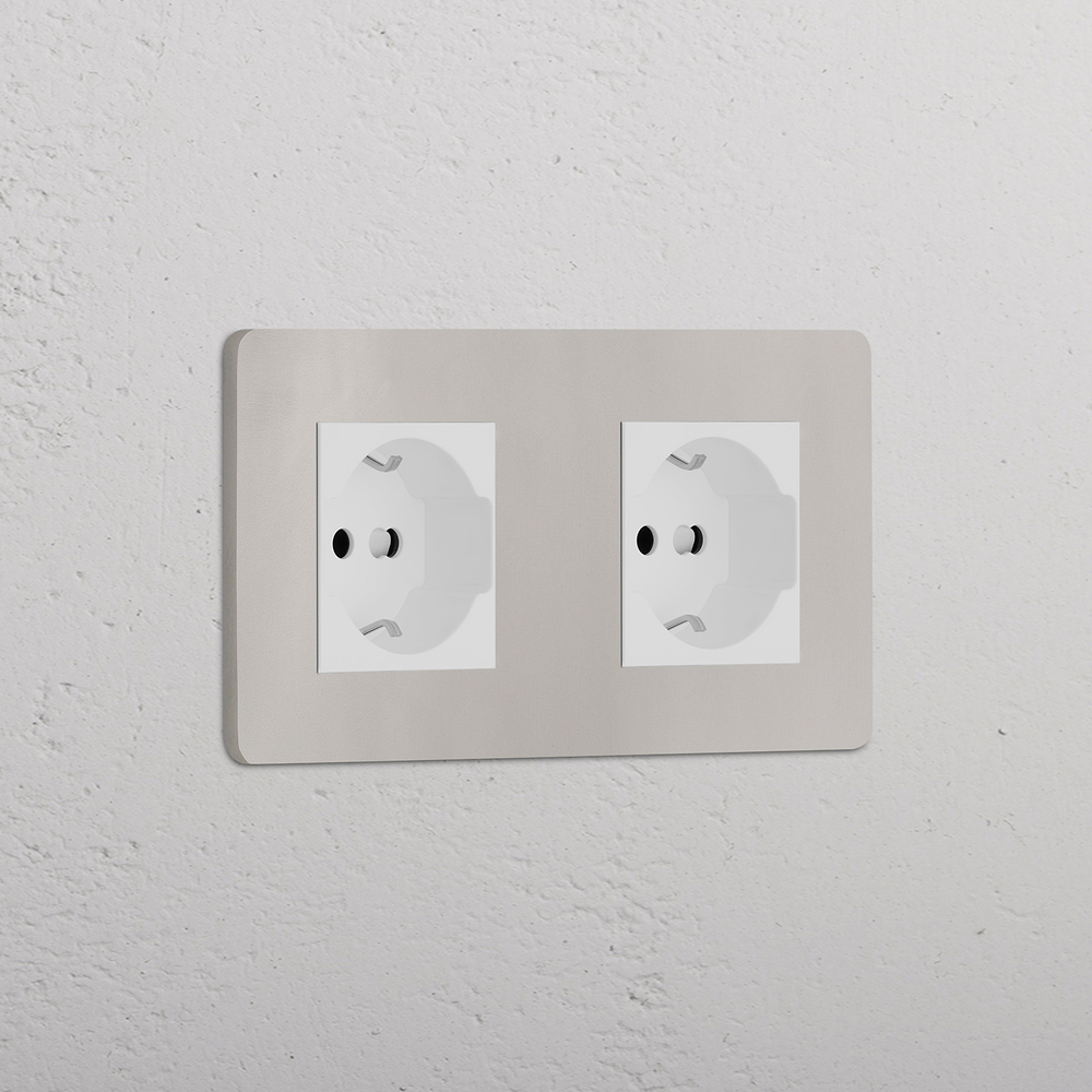Grove SchuKo/Bipasso-Steckdoseneinsatz 2x in Zweifachrahmen – Poliertes Nickel | Weiss
