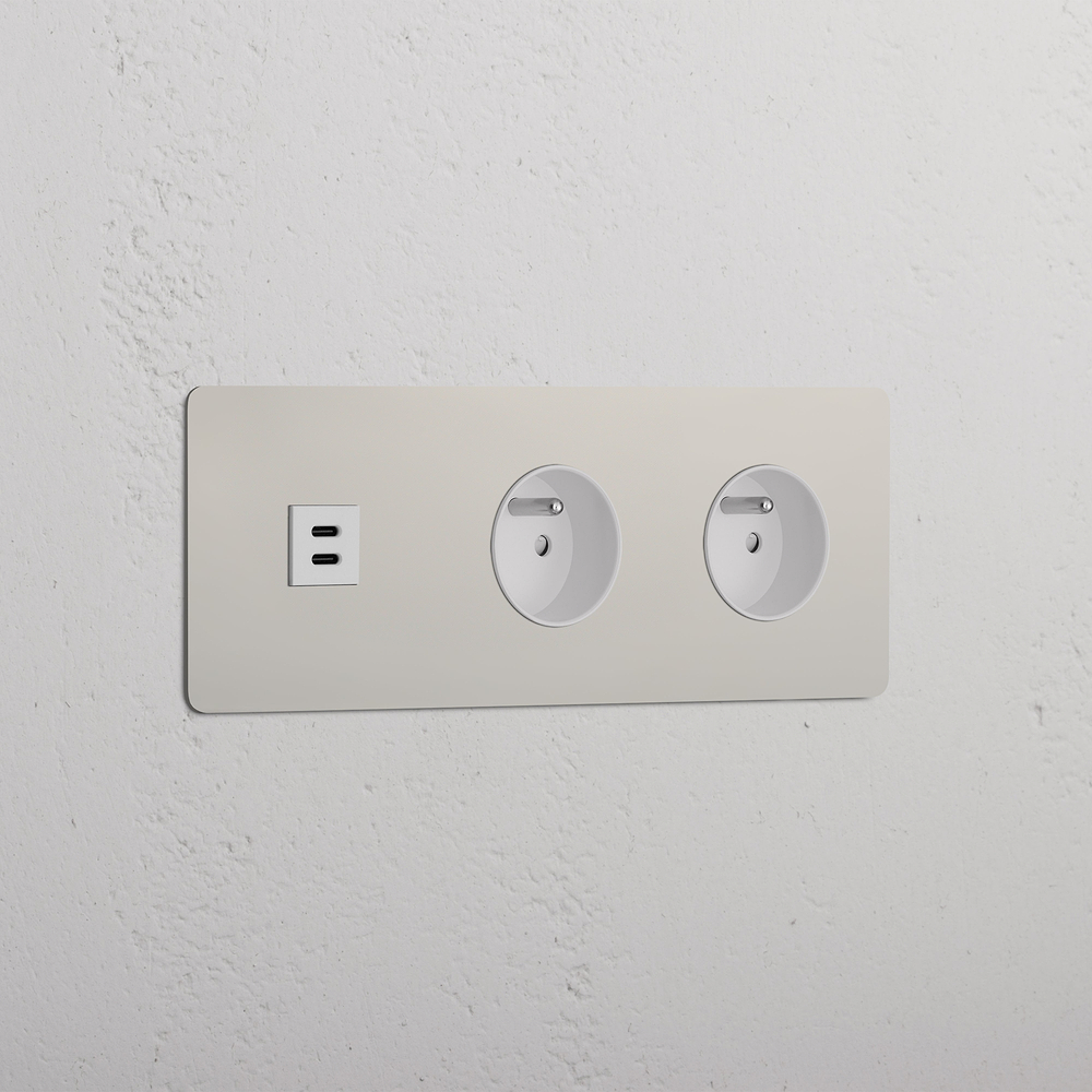 Kew USB-C-Anschluss (30 W) 1x + Französischer/Belgischer Steckdoseneinsatz (Typ E) 2x in Dreifachrahmen – Poliertes Nickel | Weiss
